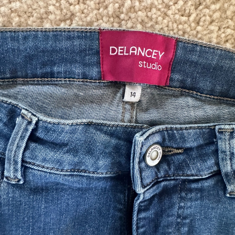 Woman’s Classic Blue Denim Jeans with Distressed Details and Straight Fit Sz 14